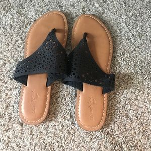 Universal thread sandals